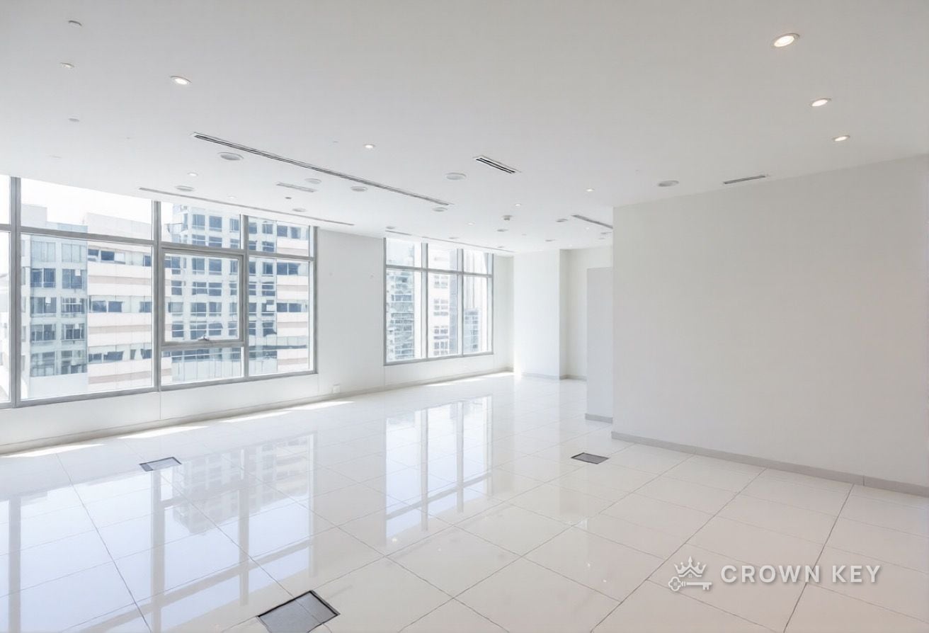 Office Space in Grosvenor Business Tower, photo 1