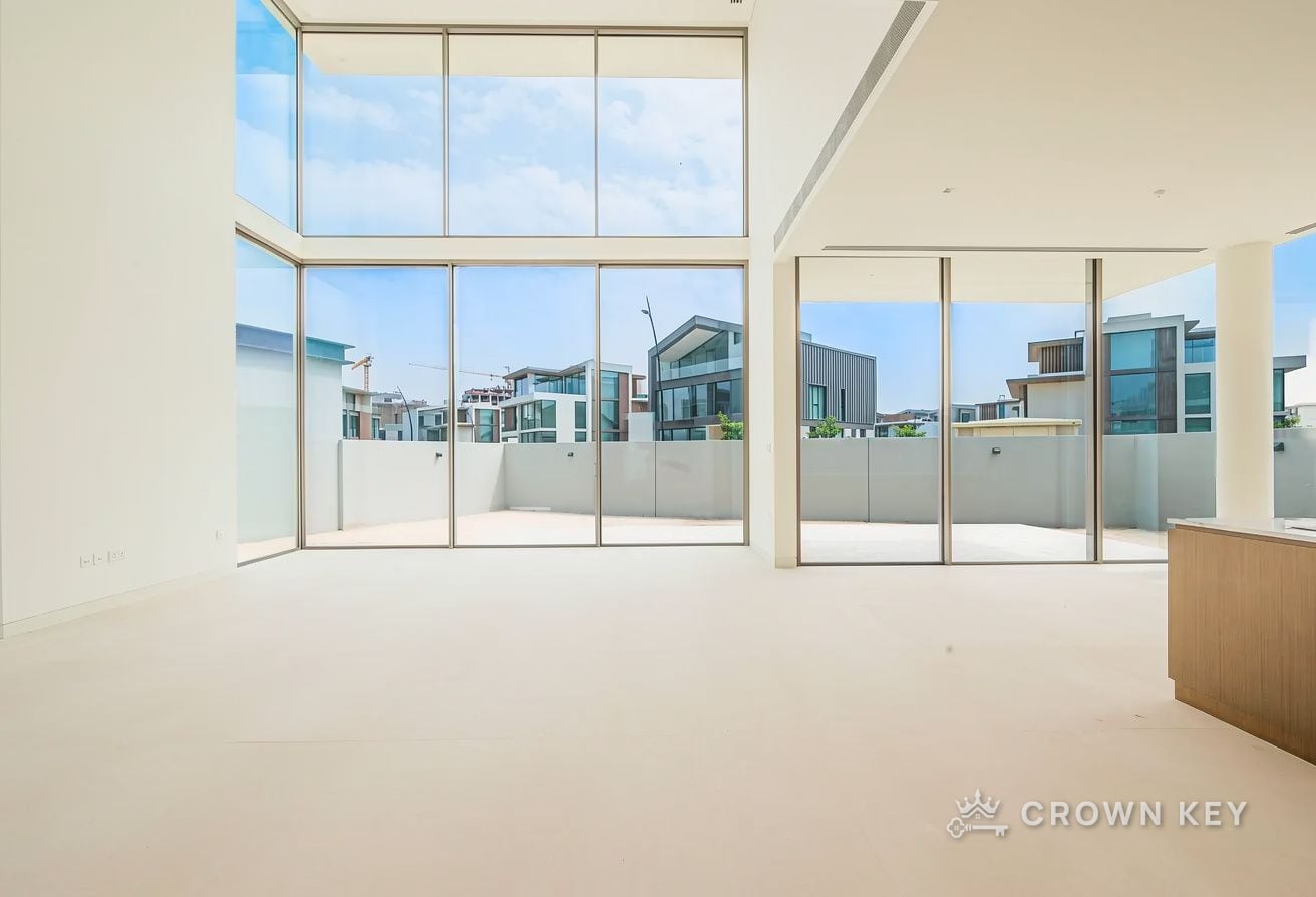 Four-bedroom villa in Nad Al Sheba Gardens 2, photo 1